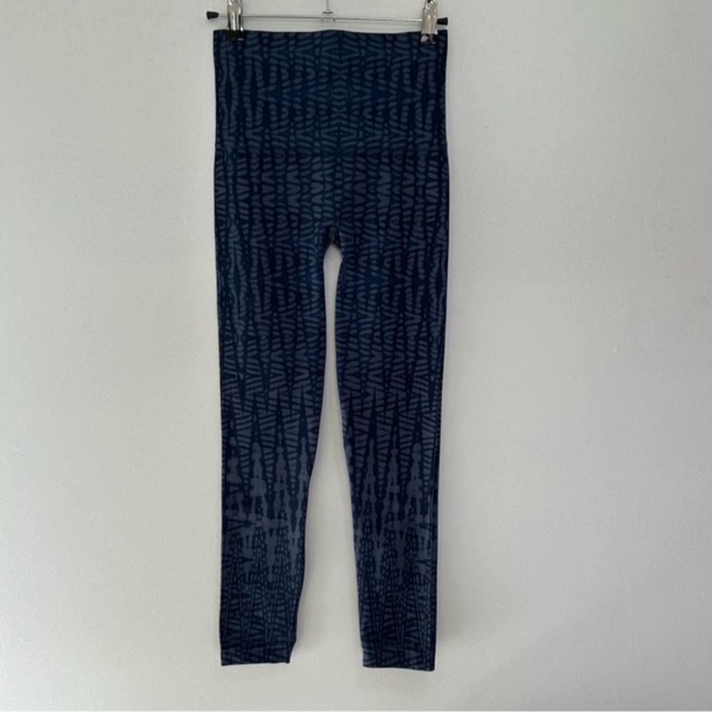 Women’s Spanx Look at‎ me Now Seamless Leggings Medium Indigo Geo EUC - Picture 4 of 11